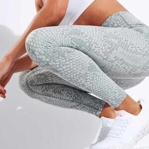 Varley Estrella Yoga Leggings Gray Rattlesnake Size M NWT
